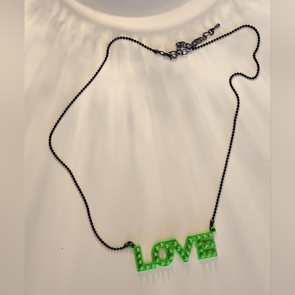 💚 Neon green "LOVE" choker style necklace! - Picture 5 of 5